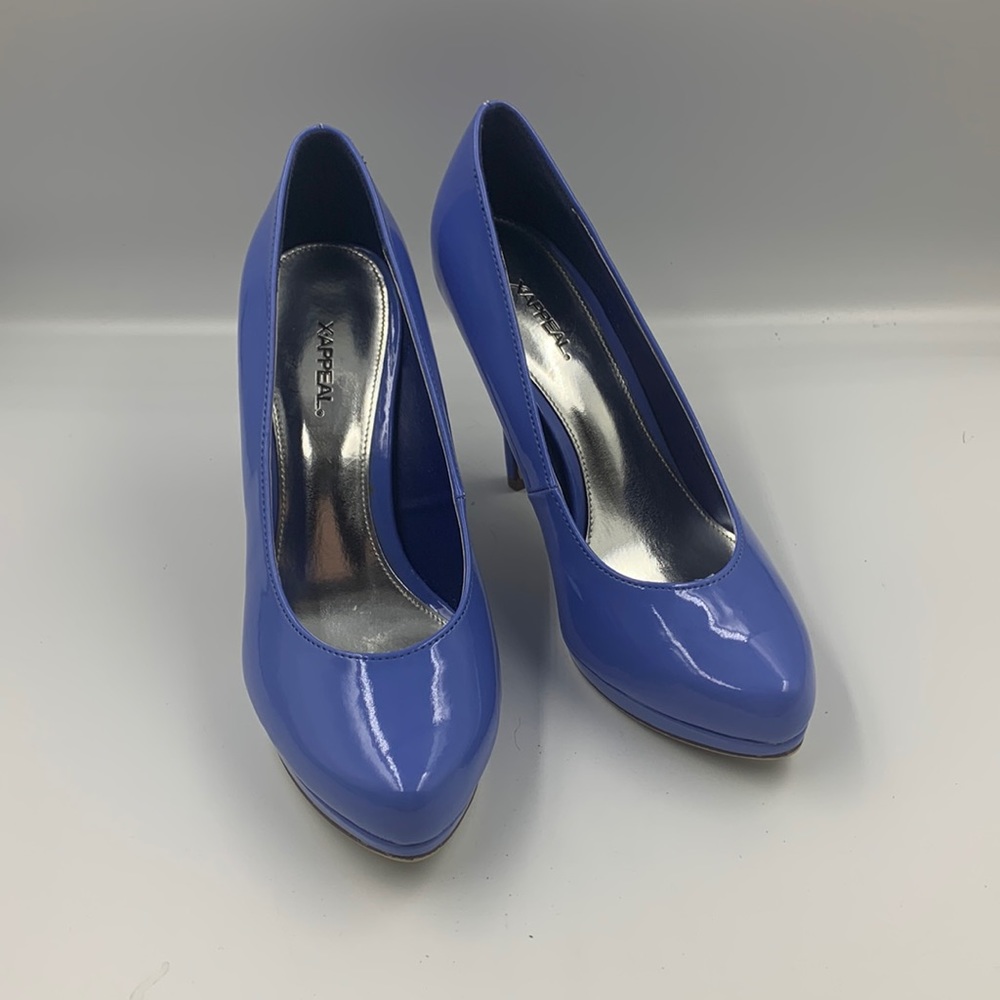 Heeled platform pumps
